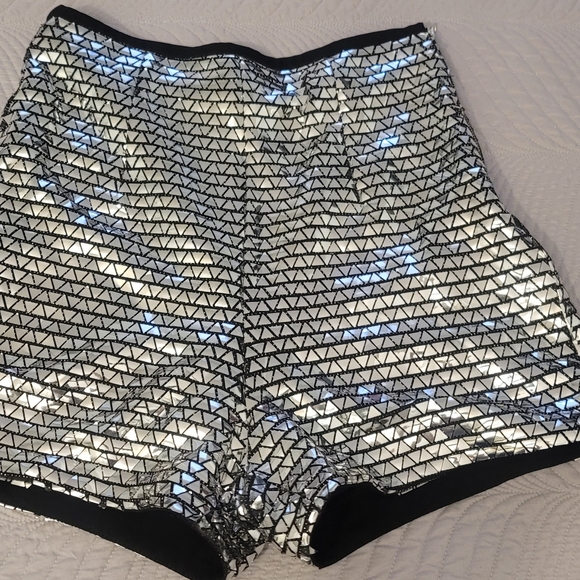 RARE ZARA TRINNY SILVER TRIANGLE METALLIC EFFECT SEQUIN SPARKLY SHORTS  Size XS - Picture 6 of 12